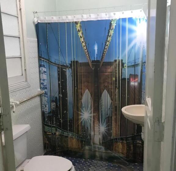 اتاق استاندارد چهار تخته, Fundadores Torreón