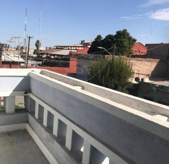 이코노미 룸, Fundadores Torreón