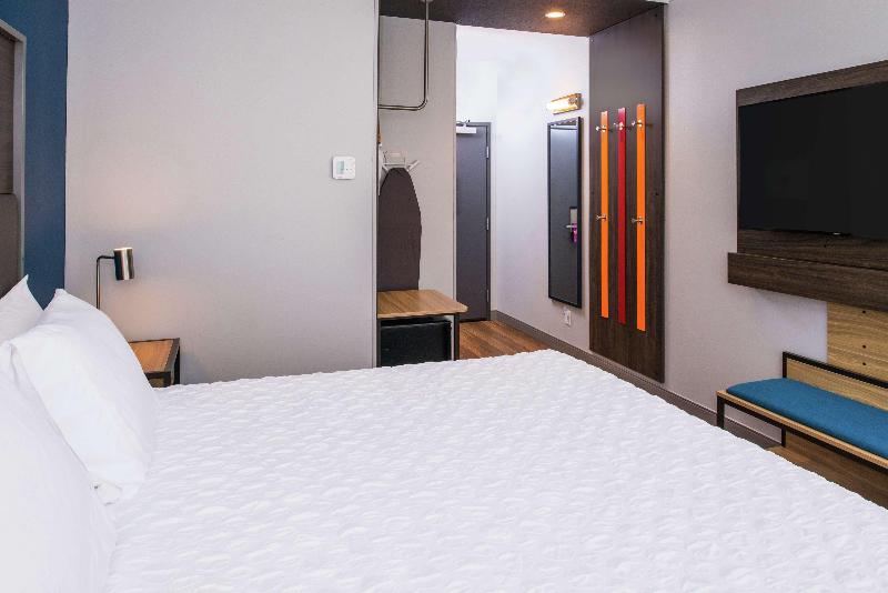 اتاق استاندارد با تخت بزرگ, Tru By Hilton Elkhart, In