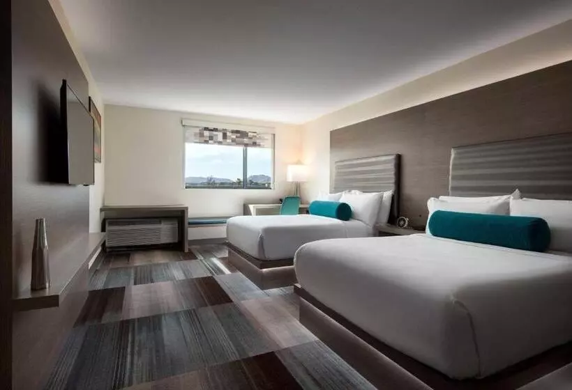 اتاق استاندارد با چشم‌انداز استخر, Aloft Scottsdale