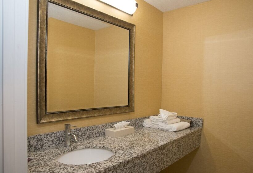 带2个双人床的标准工作室, Hampton Falls Inn