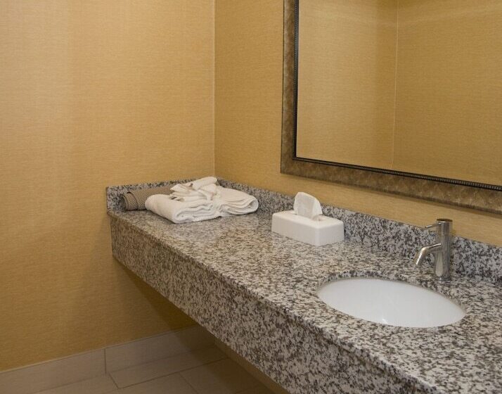 스위트, Hampton Falls Inn