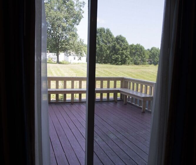 스위트, Hampton Falls Inn