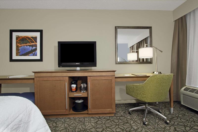 חדר סטנדרט עם מיטת קינג, Hampton Inn Austin/airport Area South