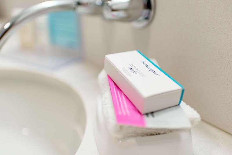 غرفة قياسية سرير كينج, Hampton Inn Caryvillei75/cove Lakestate Park