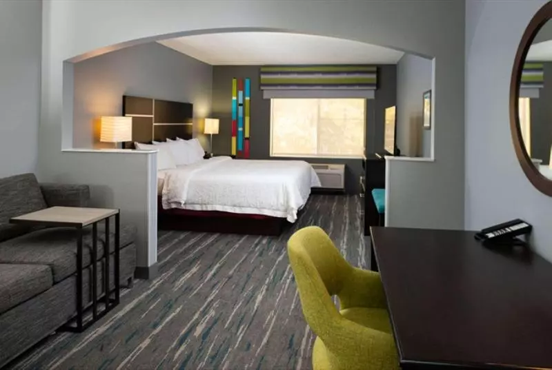 キングサイズベッドのスタンダードルーム, Hampton Inn Glenwood Springs