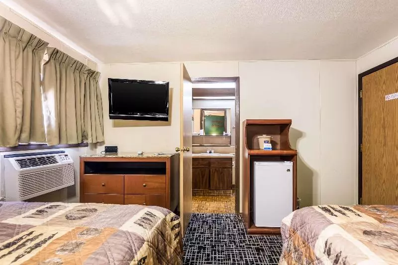 身障者適用キングサイズベッドルーム, Hampton Inn Kinston