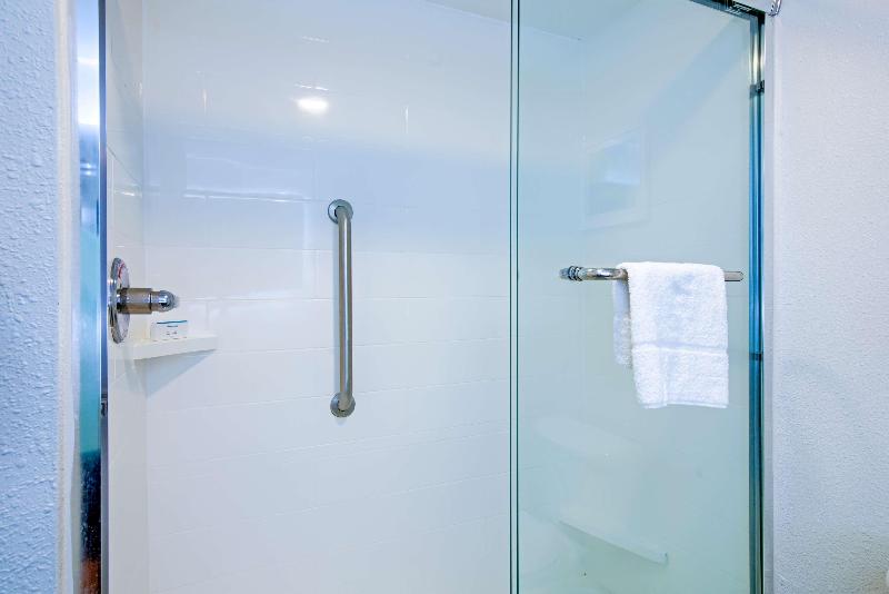 إستوديو قياسى سرير كينج, Hampton Inn Slidell