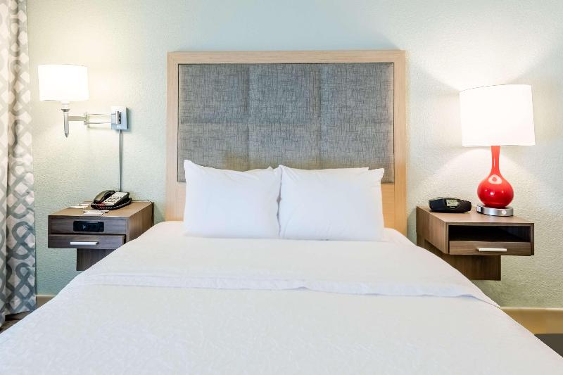 带大床的标准间, Hampton Inn St. Charles St. Peters