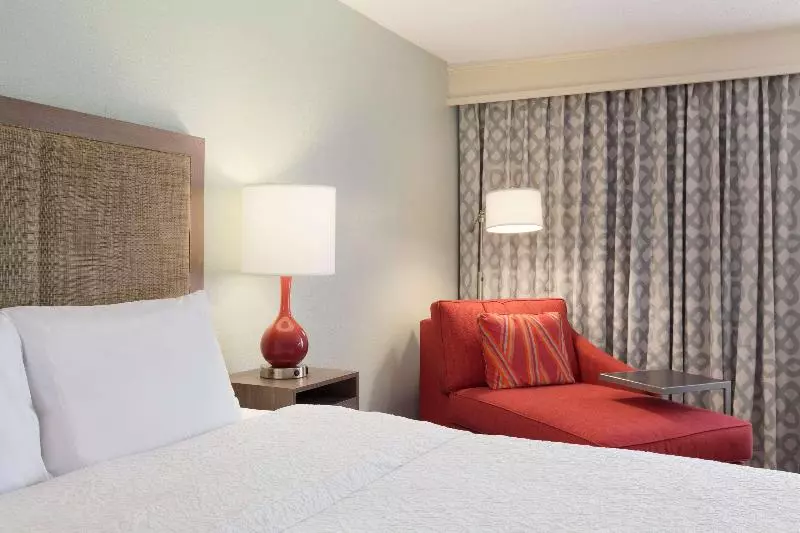 キングサイズベッドのスタンダードルーム, Hampton Inn Sulphur/lake Charles Area