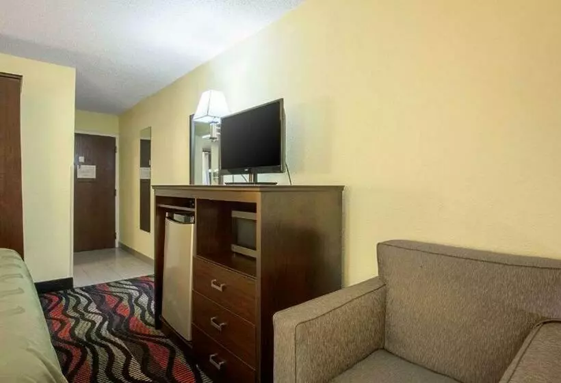 キングサイズベッドのスタンダードルーム, Quality Inn Holly Springs South