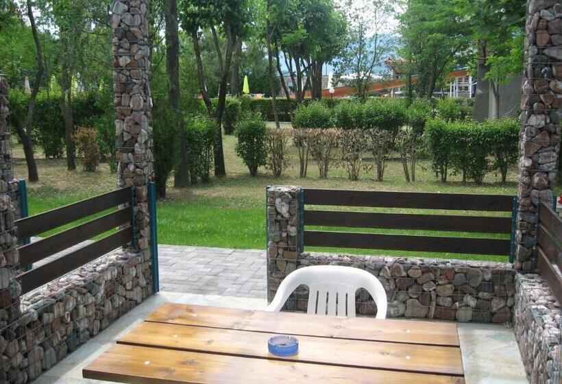 اتاق استاندارد سه نفره, Philoxenia