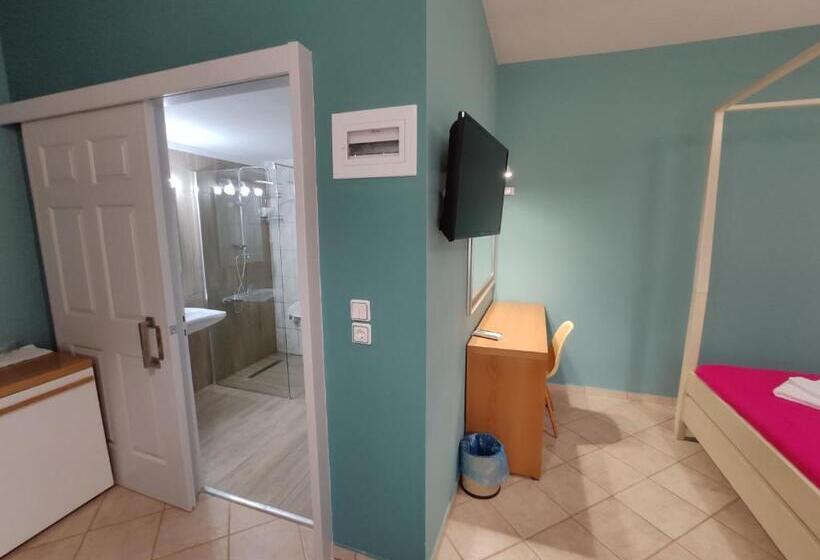 اتاق لوکس خانوادگی, Philoxenia