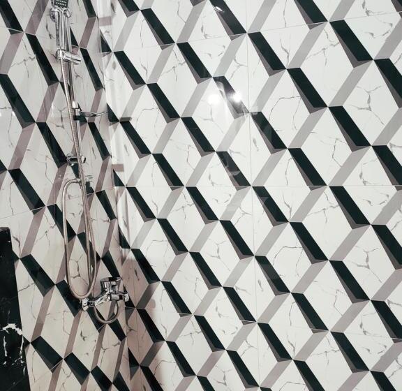 اتاق خانوادگی با چشمانداز باغ, Philoxenia