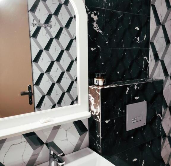 اتاق خانوادگی با چشمانداز باغ, Philoxenia