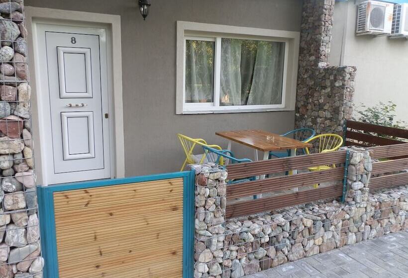 اتاق سوپریور با چشمانداز باغ, Philoxenia