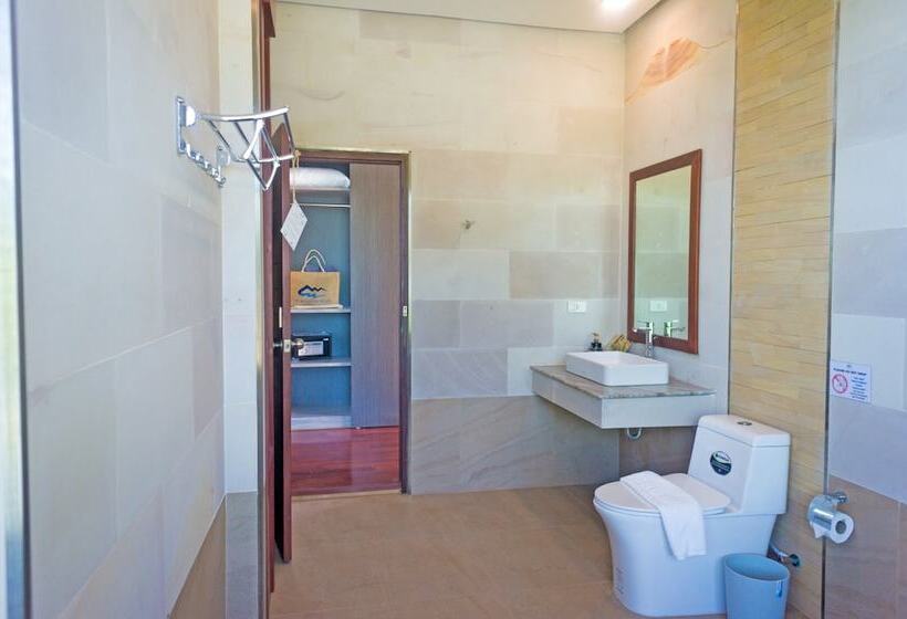 带泳池观景的豪华房, Phi Phi Mountain Beach Resort Sha Certified