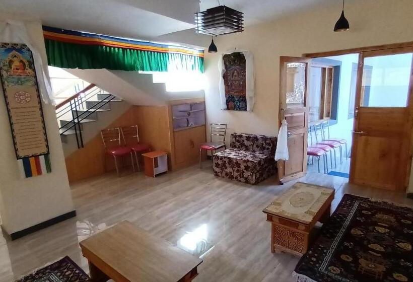 标准间带阳台, Goba Guest House