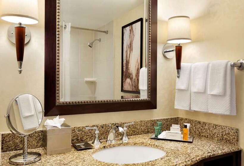 غرفة قياسية, Hilton East Brunswick Hotel & Executive Meeting Center