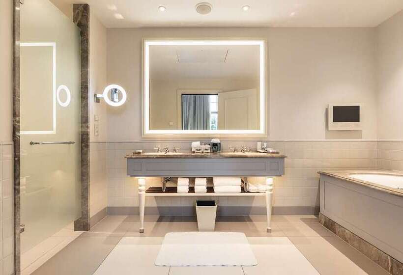 غرفة قياسية, Hilton East Brunswick Hotel & Executive Meeting Center