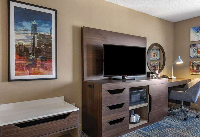 اتاق استاندارد با تخت بزرگ, Hampton Inn Bellevue / Nashvillei40 West
