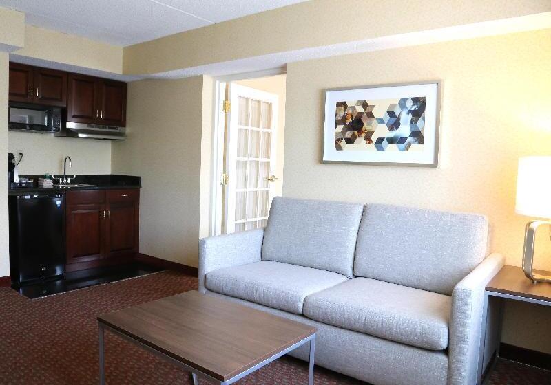 Люкс Deluxe Кровать Кинг, Holiday Inn Salem, An Ihg