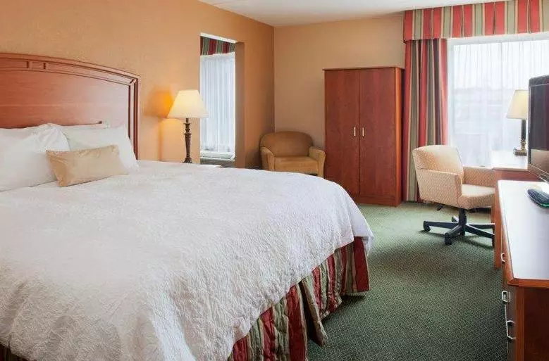 キングサイズベッドのスタンダードルーム, Quality Inn Florissant St Louis