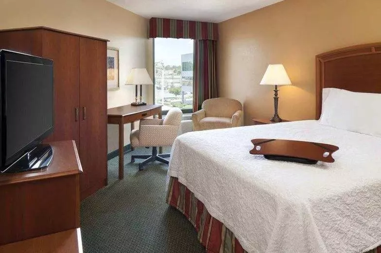 キングサイズベッドのスタンダードルーム, Quality Inn Florissant St Louis