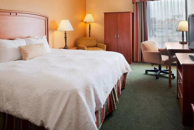 キングサイズベッドのスタンダードルーム, Quality Inn Florissant St Louis