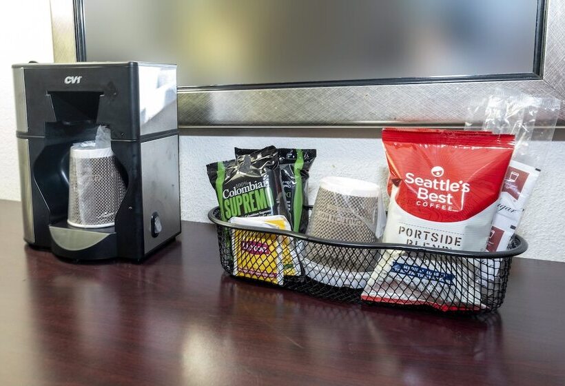 غرفة بريميوم, Red Roof Inn Plus Newark Liberty Airport   Carteret