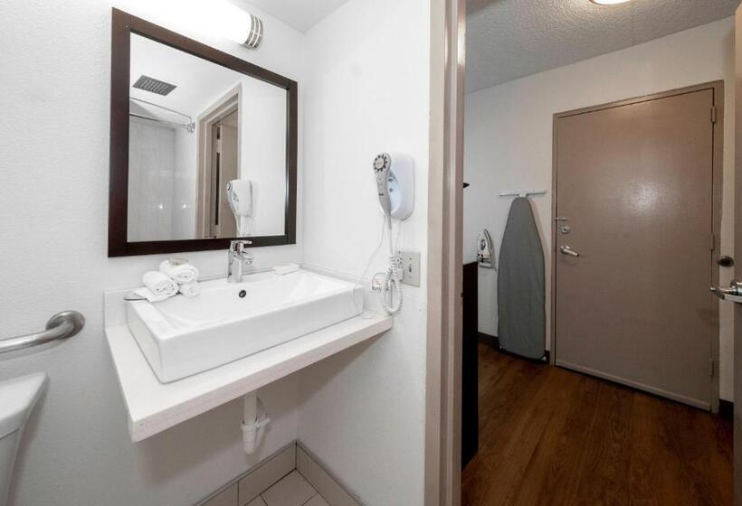 غرفة ديلوكس لذوى الاحتياجات الخاصة, Red Roof Inn Plus Newark Liberty Airport   Carteret