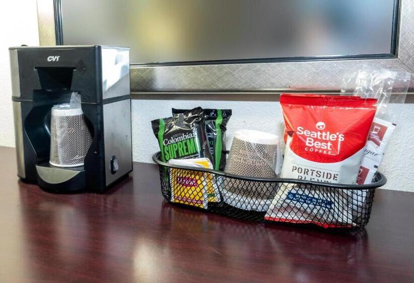프리미엄 룸, Red Roof Inn Plus Newark Liberty Airport   Carteret