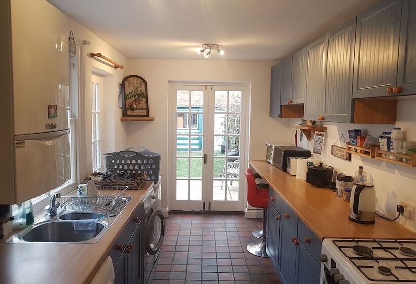 标准单人间, Cozy Place