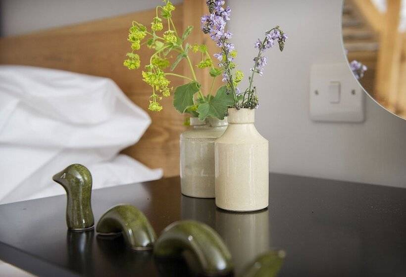 غرفة عائلية, Lock Chambers, Caledonian Canal Centre