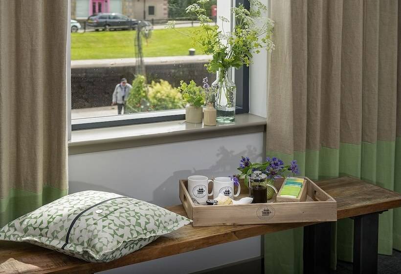 غرفة عائلية, Lock Chambers, Caledonian Canal Centre