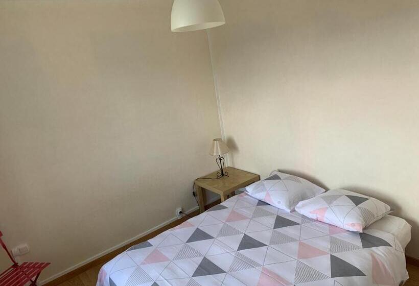 חדר משפחתי, Auberge Du Mont Tortue