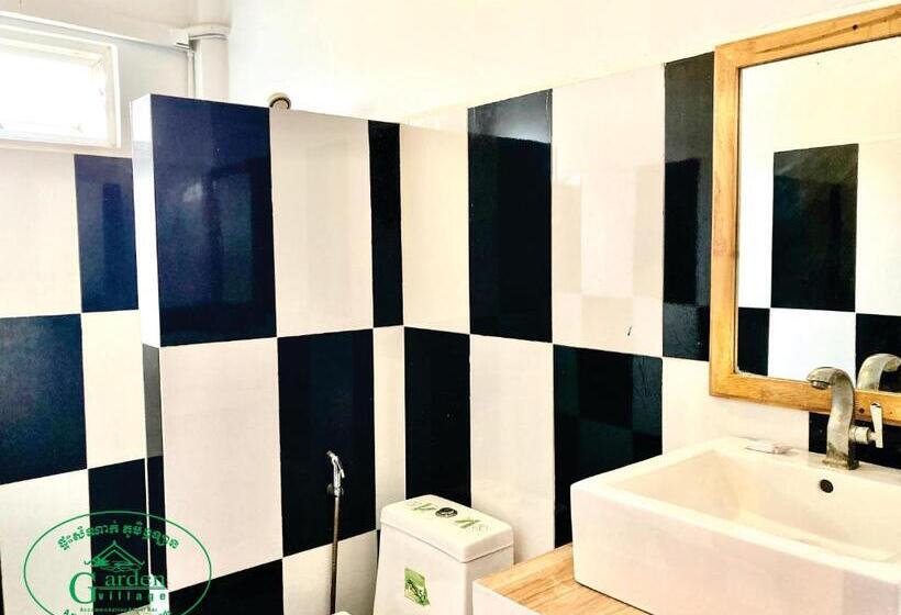 اتاق لوکس یک تخته, Garden Village Guesthouse & Pool Bar