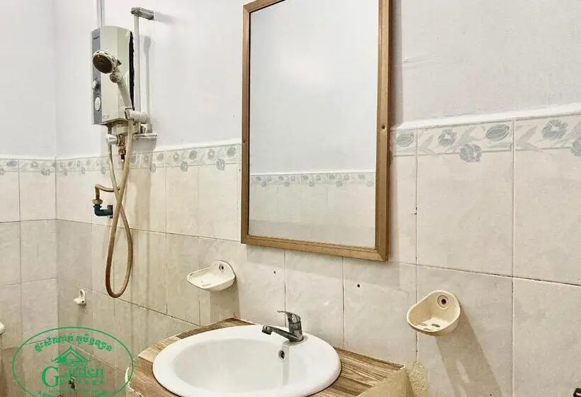 اتاق لوکس, Garden Village Guesthouse & Pool Bar
