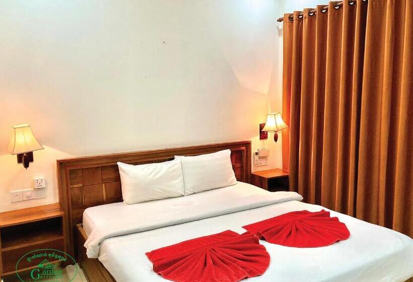 اتاق لوکس با بالکن, Garden Village Guesthouse & Pool Bar