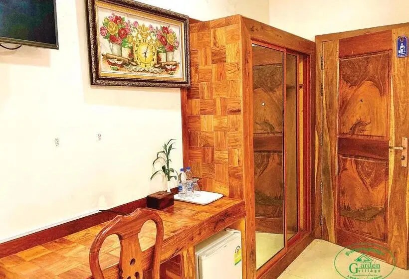 اتاق استاندارد با بالکن, Garden Village Guesthouse & Pool Bar