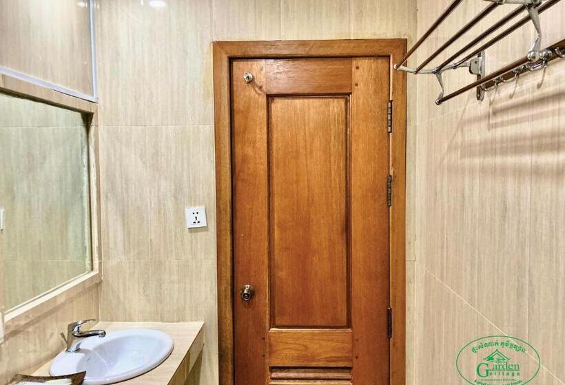 اتاق استاندارد با بالکن, Garden Village Guesthouse & Pool Bar