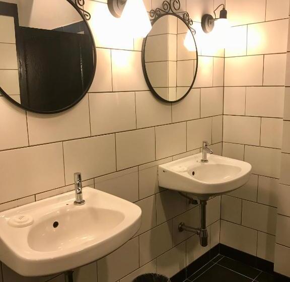 标准三人间, The Marian Boutique Lodging House