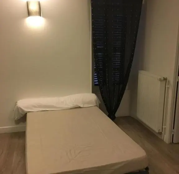 スタンダードトリプルルーム, Chambres D'hôte Les Bredins