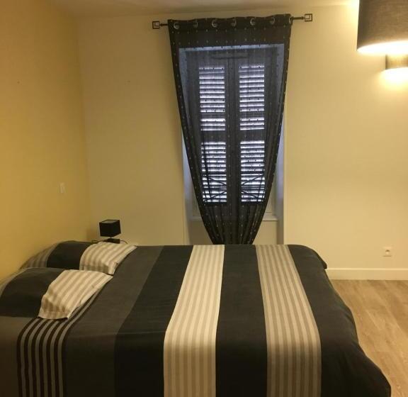 Номер Стандарт Трехместный, Chambres D'hôte Les Bredins