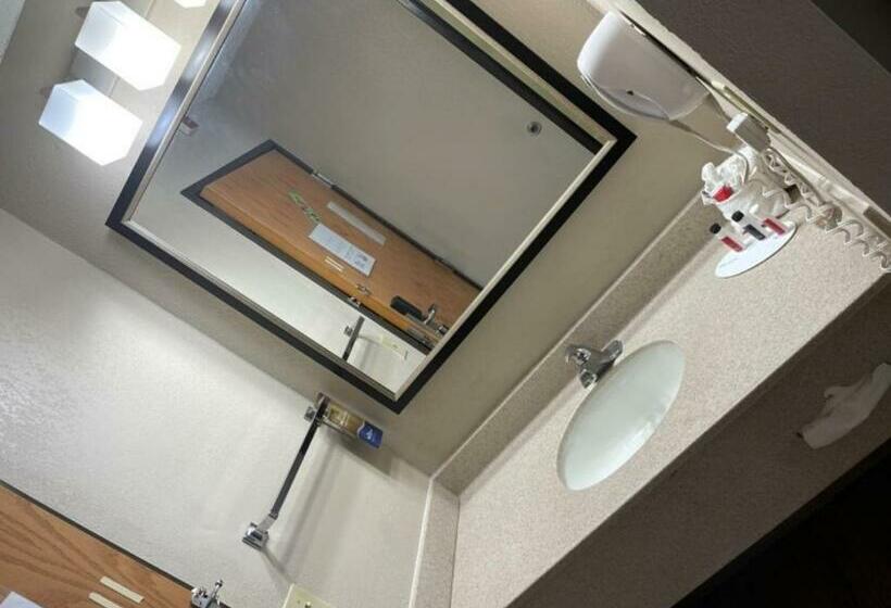 غرفة قياسية سرير كينج, Baymont By Wyndham Galesburg