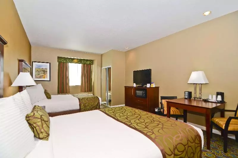 استودیو استاندارد با تخت کینگ, Baymont By Wyndham Galesburg