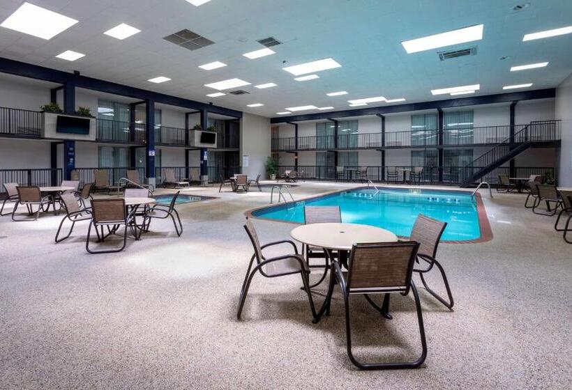 Номер Стандарт Вид на Бассейн, Best Western Fairmont
