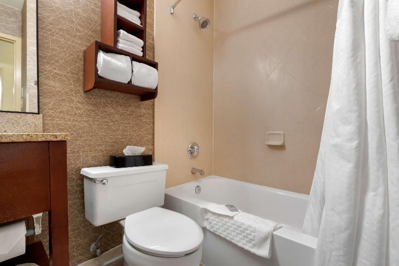 غرفة قياسية سرير كينج, Best Western Fairmont