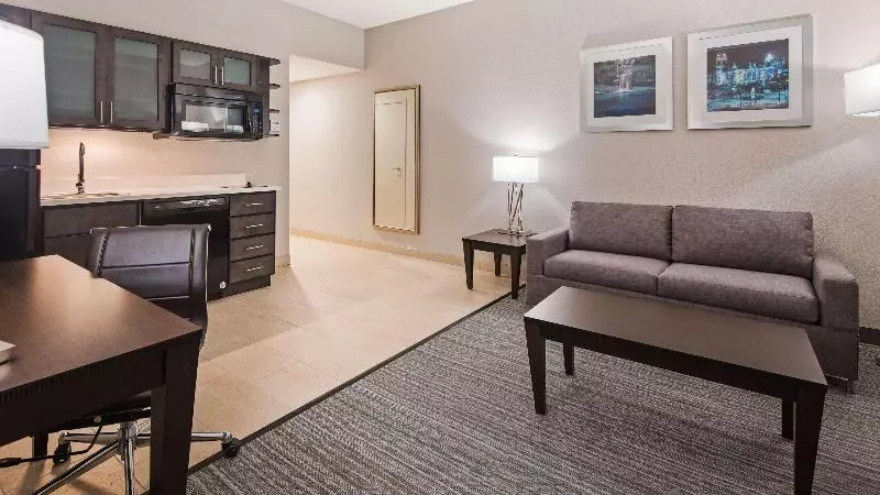 キングサイズベッドのスイートルーム, Best Western Plus Wilkes Barrescranton Airport