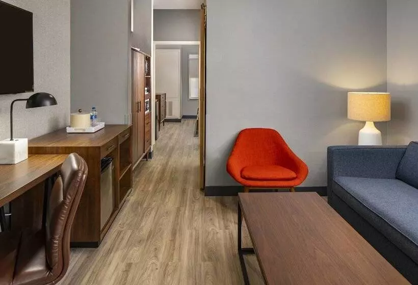 スイート, Four Points By Sheraton Dallas Arlington Entertainment District